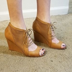 Steve Madden - Rocklin, Cognac Brown Leather Wedge